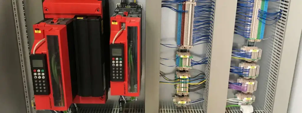 Steuerungseinheit in einem Schaltschrank für Sicherheitstechnik
