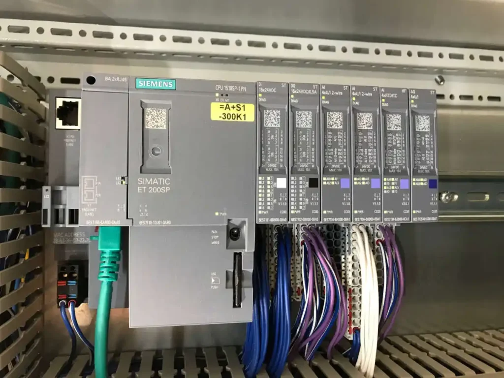 Siemens SIMATIC ET 200SP Steuerung mit verschiedenen Modulen