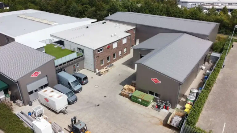 Luftaufnahme des Herbst Metalltechnik Gebäudes in Buxtehude.
